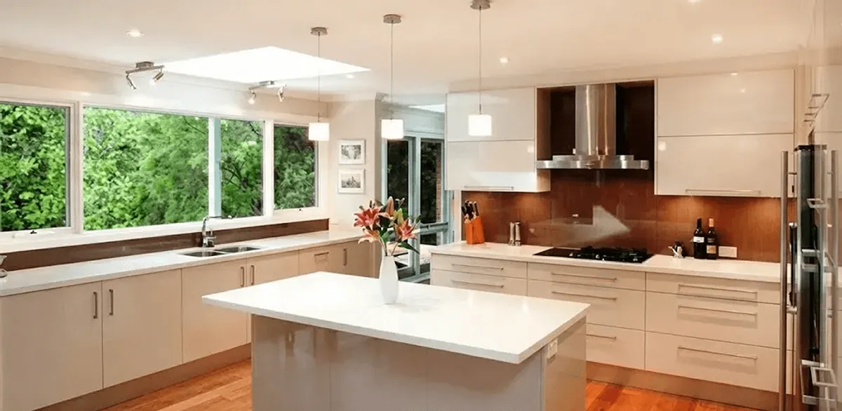 Kitchen cabinet refacing and remodel results in a modern kitchen in New Orleans, LA